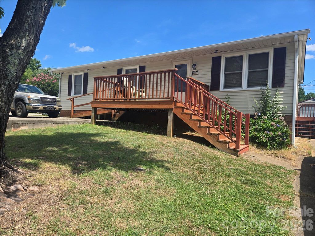630 9th Avenue Drive SE, Hickory, NC 28602