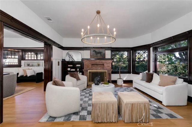 2947 S Hobart, Los Angeles, CA 90018