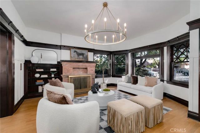 2947 S Hobart, Los Angeles, CA 90018