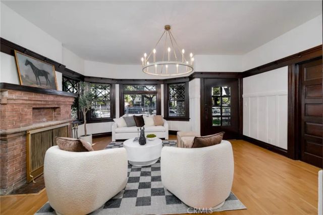 2947 S Hobart, Los Angeles, CA 90018