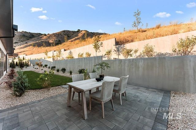 2432 S Globe Lane, Boise, ID 83716