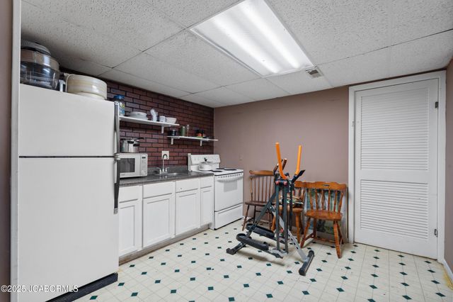 466 OLD 10 MILE ROAD, Eugene, MO 65032