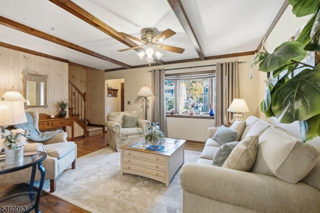 5 Hazel Pl, Fair Lawn Boro, NJ 07410