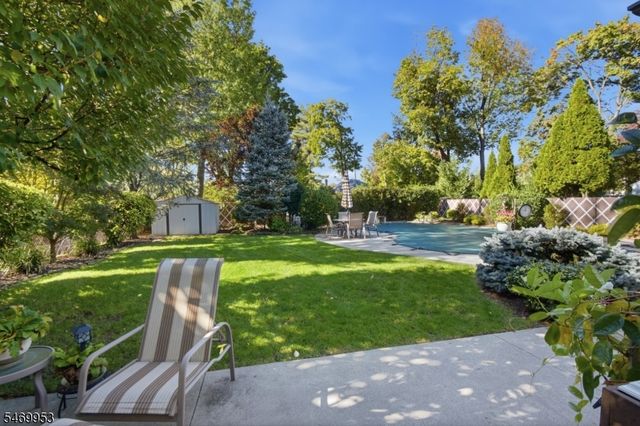 5 Hazel Pl, Fair Lawn Boro, NJ 07410