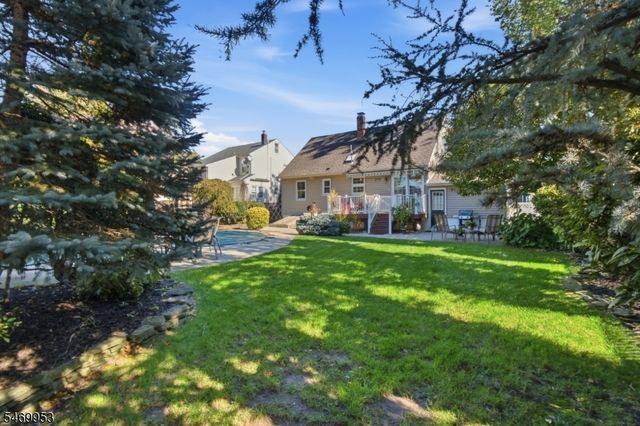 5 Hazel Pl, Fair Lawn Boro, NJ 07410
