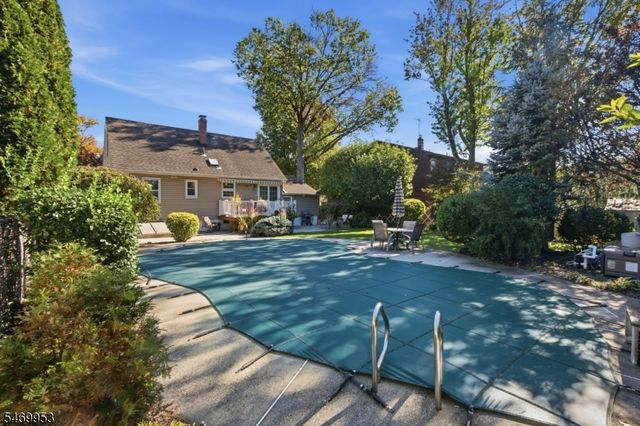 5 Hazel Pl, Fair Lawn Boro, NJ 07410