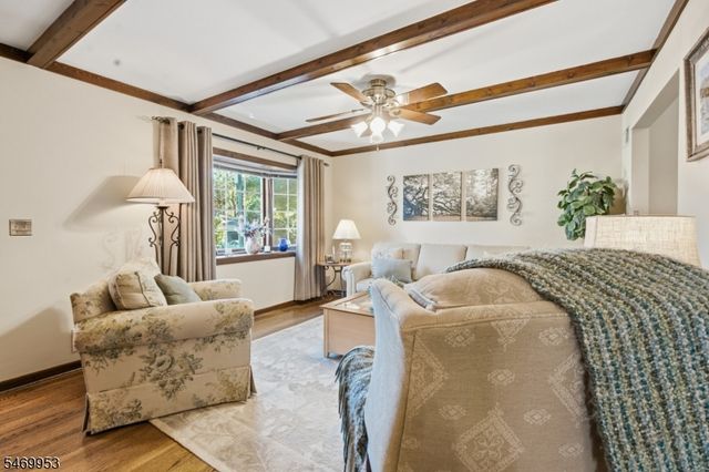 5 Hazel Pl, Fair Lawn Boro, NJ 07410