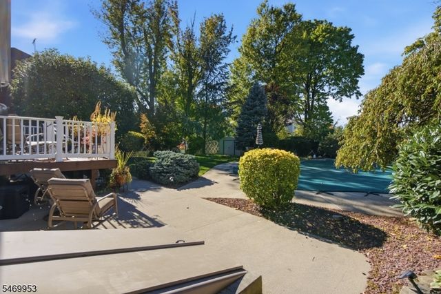 5 Hazel Pl, Fair Lawn Boro, NJ 07410