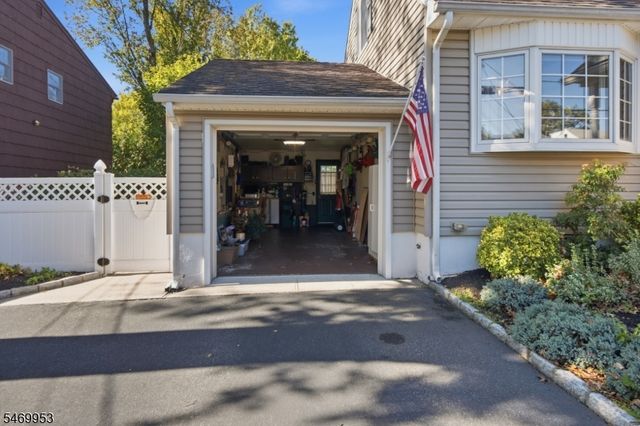 5 Hazel Pl, Fair Lawn Boro, NJ 07410