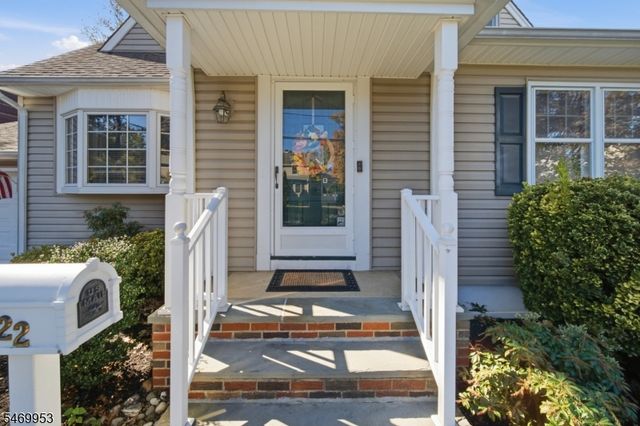 5 Hazel Pl, Fair Lawn Boro, NJ 07410