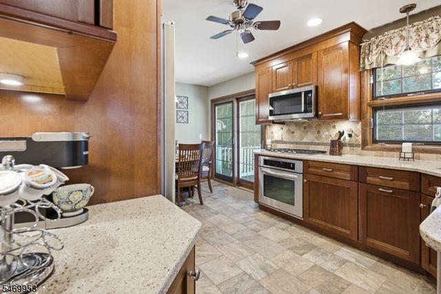 5 Hazel Pl, Fair Lawn Boro, NJ 07410