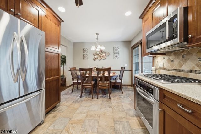 5 Hazel Pl, Fair Lawn Boro, NJ 07410