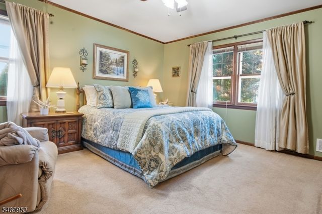 5 Hazel Pl, Fair Lawn Boro, NJ 07410