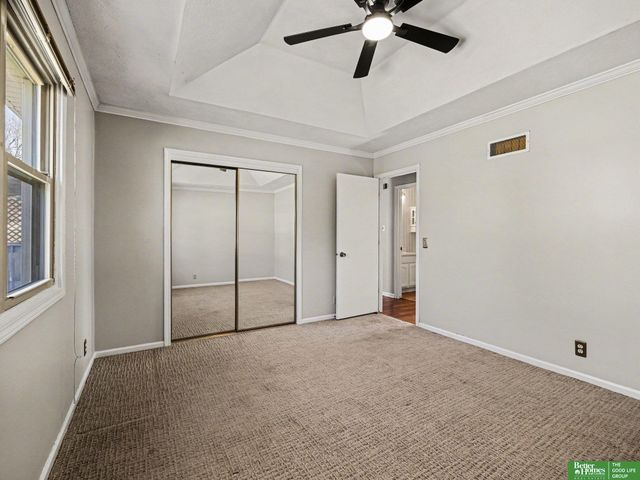 7906 Potter Plaza, Omaha, NE 68122