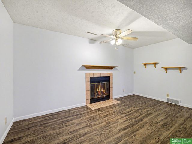 7906 Potter Plaza, Omaha, NE 68122