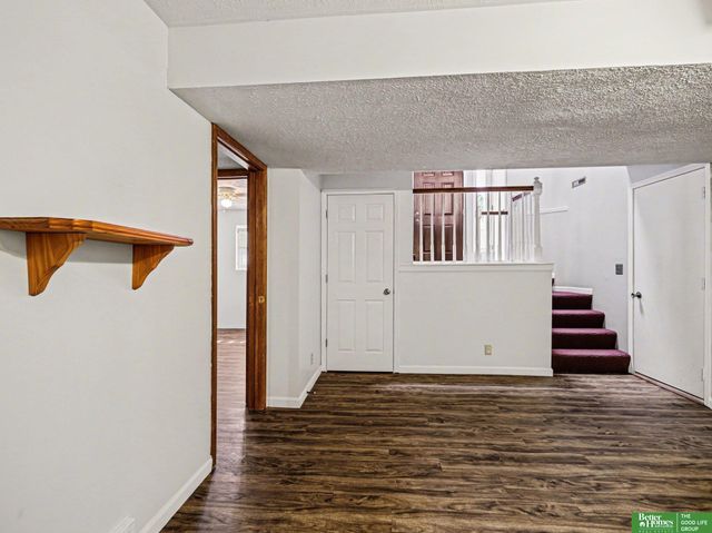 7906 Potter Plaza, Omaha, NE 68122