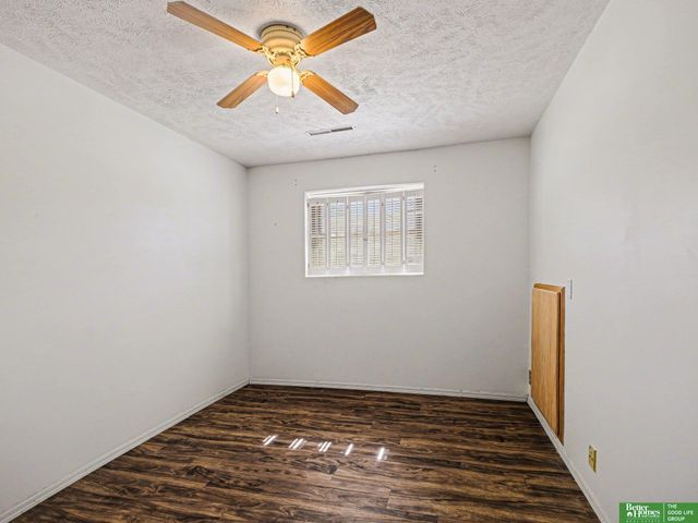 7906 Potter Plaza, Omaha, NE 68122