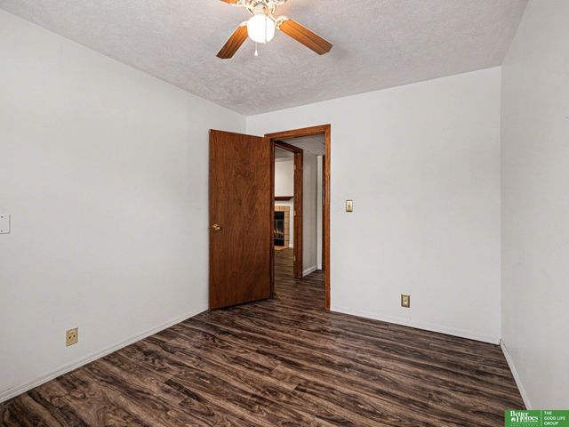 7906 Potter Plaza, Omaha, NE 68122