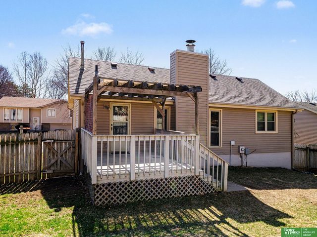 7906 Potter Plaza, Omaha, NE 68122