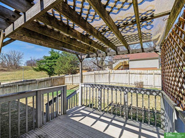 7906 Potter Plaza, Omaha, NE 68122