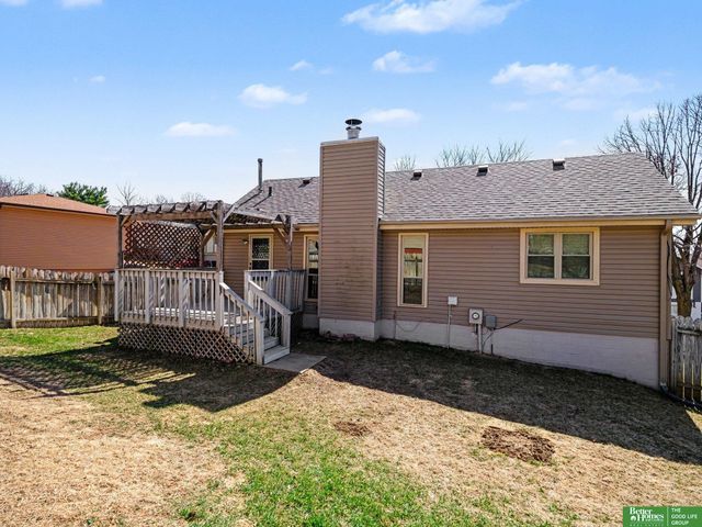 7906 Potter Plaza, Omaha, NE 68122