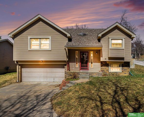 7906 Potter Plaza, Omaha, NE 68122