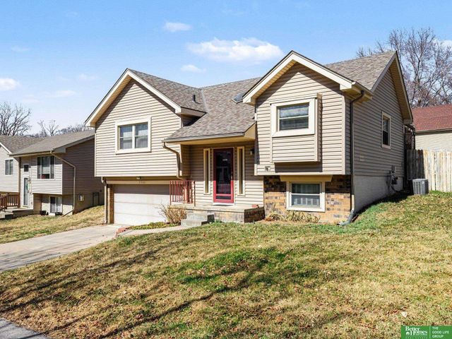 7906 Potter Plaza, Omaha, NE 68122