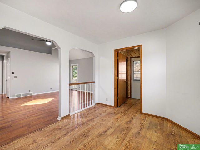 7906 Potter Plaza, Omaha, NE 68122