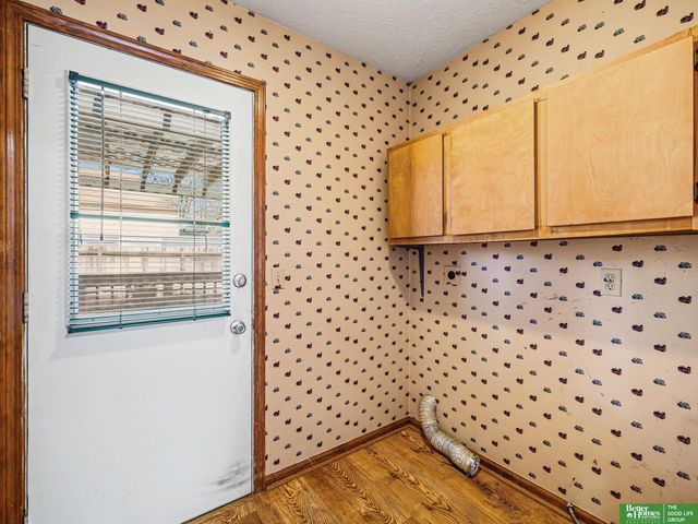 7906 Potter Plaza, Omaha, NE 68122