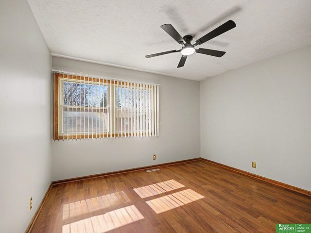 7906 Potter Plaza, Omaha, NE 68122