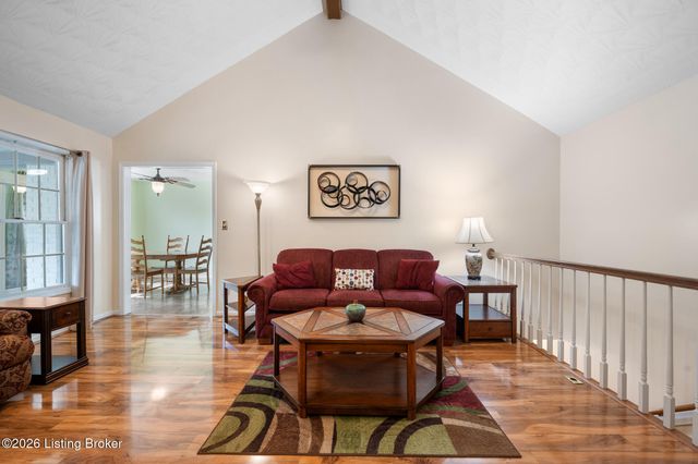 704 Auburn Oaks Dr, Louisville, KY 40214