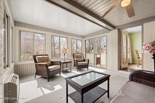 704 Auburn Oaks Dr, Louisville, KY 40214