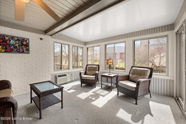 704 Auburn Oaks Dr, Louisville, KY 40214