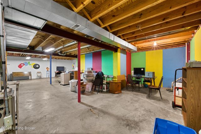 704 Auburn Oaks Dr, Louisville, KY 40214