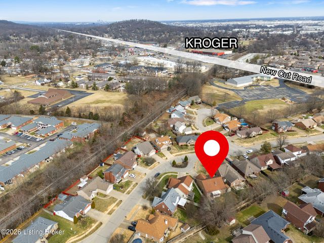 704 Auburn Oaks Dr, Louisville, KY 40214