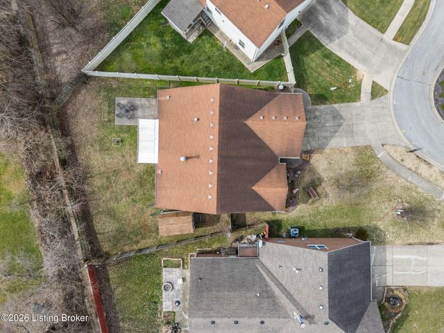 704 Auburn Oaks Dr, Louisville, KY 40214