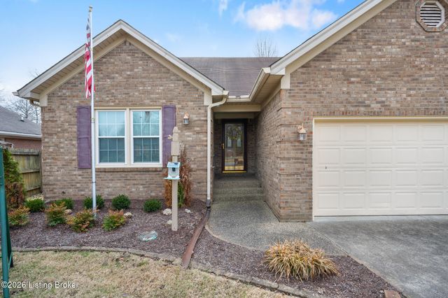 704 Auburn Oaks Dr, Louisville, KY 40214