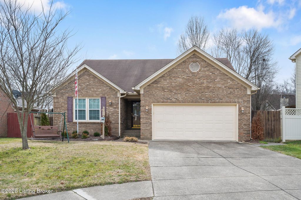 704 Auburn Oaks Dr, Louisville, KY 40214