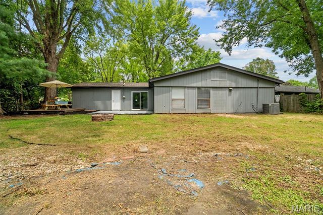 102 Gale Drive, Fairview Heights, IL 62208