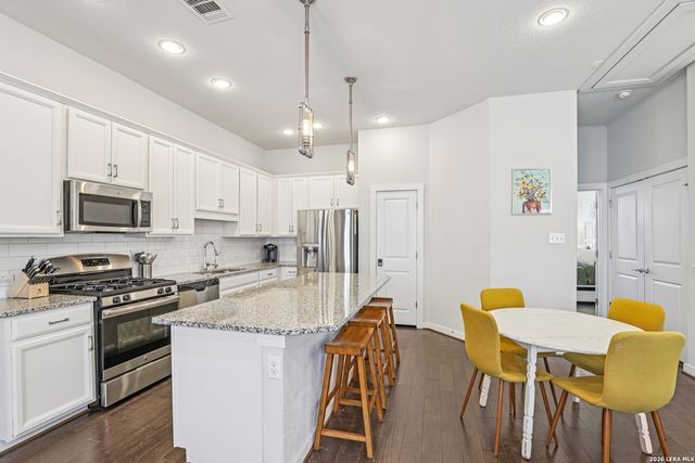 2009 McCullough, San Antonio, TX 78212