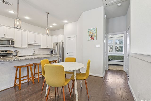 2009 McCullough, San Antonio, TX 78212