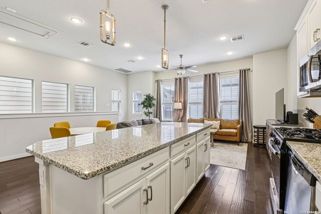 2009 McCullough, San Antonio, TX 78212