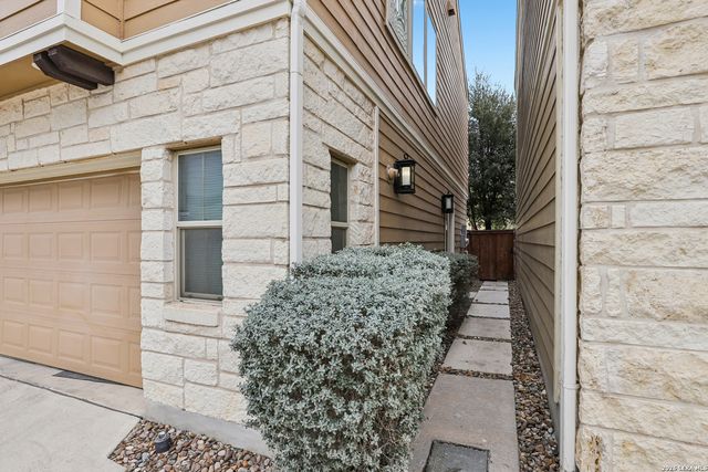 2009 McCullough, San Antonio, TX 78212