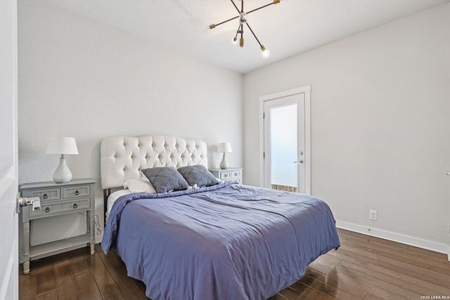 2009 McCullough, San Antonio, TX 78212