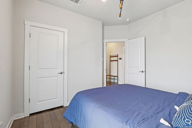 2009 McCullough, San Antonio, TX 78212