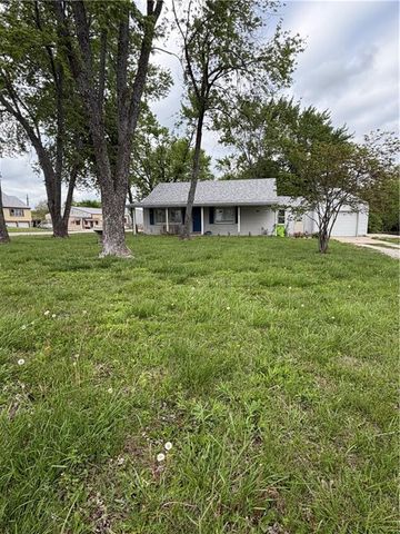 2000 Anaconda Road, Harrisonville, MO 64701