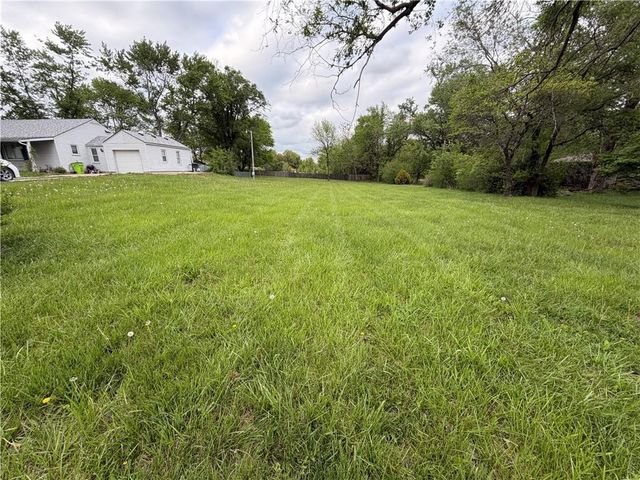 2000 Anaconda Road, Harrisonville, MO 64701