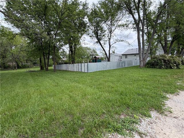 2000 Anaconda Road, Harrisonville, MO 64701