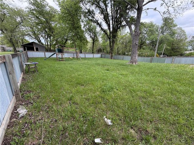 2000 Anaconda Road, Harrisonville, MO 64701