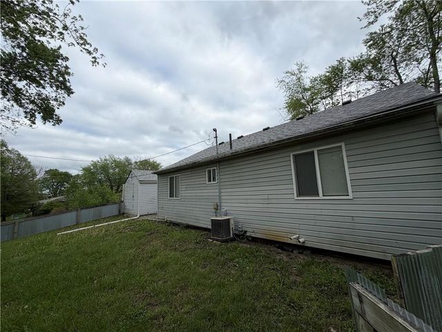 2000 Anaconda Road, Harrisonville, MO 64701